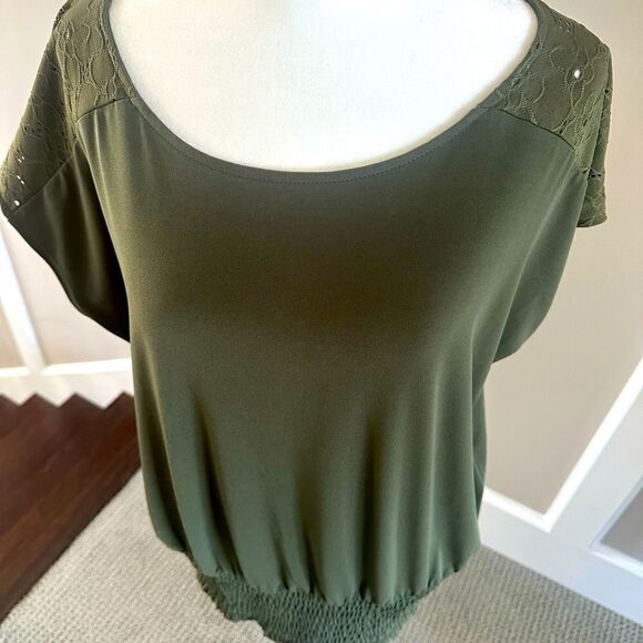 Michael Kors green, pullover top with lace shoulder accent. - Picture 1 of 6